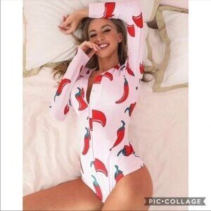 Chili Pepper Print Long Sleeve Zip Romper Bodysuit Pajama NWT